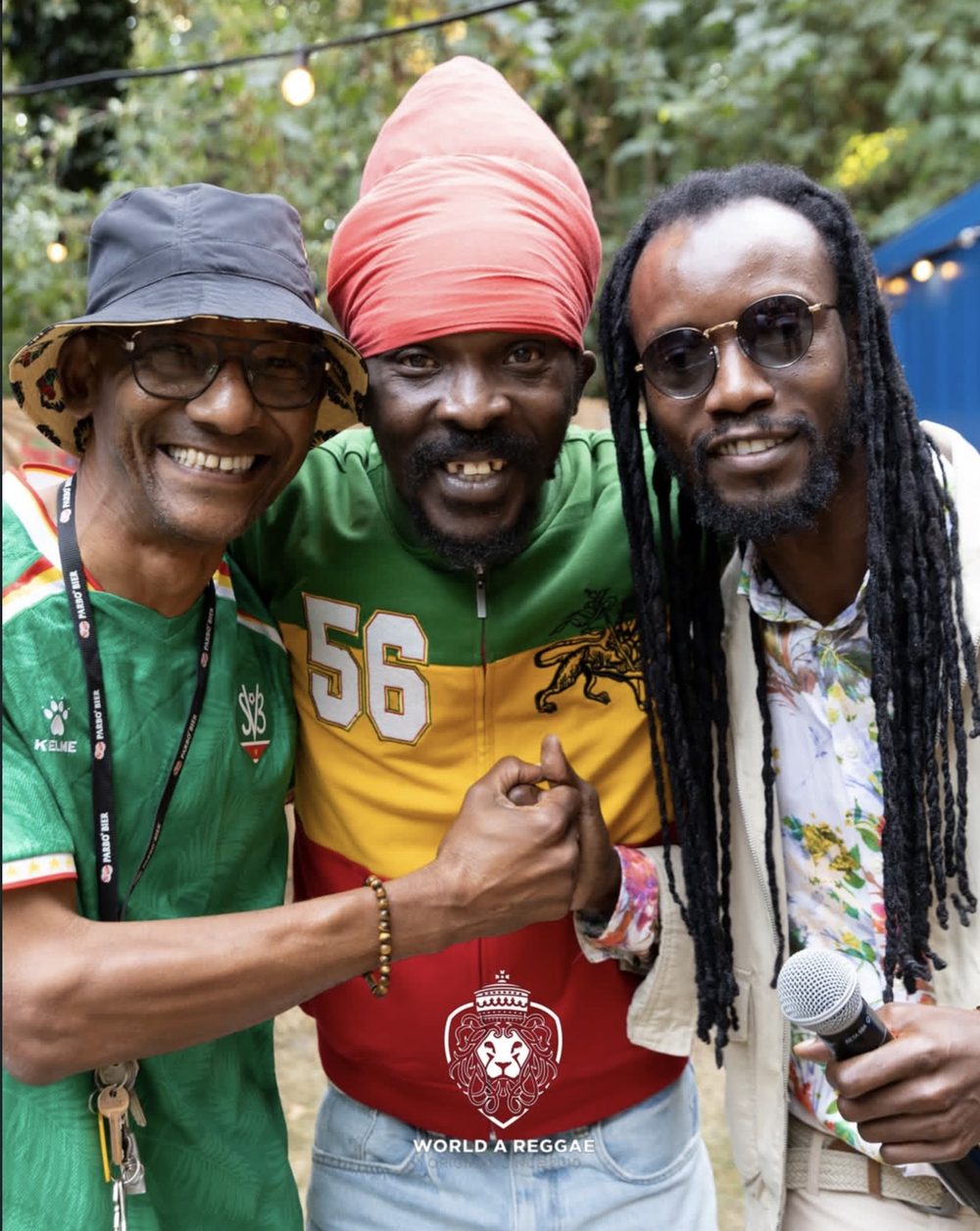 Zamunda backstage with fellow artists